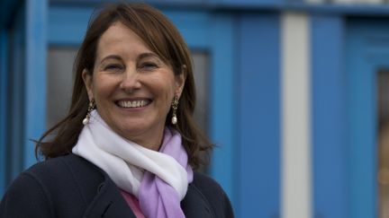 La ministre de l'Ecologie, Ségolène Royal, visite un site d'Airbus aux Mureaux (Yvelines), le 5 février 2016. (KENZO TRIBOUILLARD / AFP)