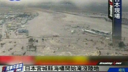 Un tsunami frappe les côtes de Sendai (AFP/CCTV)