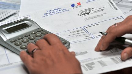 Officiellement, le gouvernement pr&eacute;voit une baisse de la "pression fiscale" de 0,3% en 2017. Pas avant. (PHILIPPE HUGUEN / AFP)