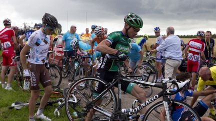 Tomas Voeckler, pris avec d'autres dans la chute du jour. (JOEL SAGET / AFP)