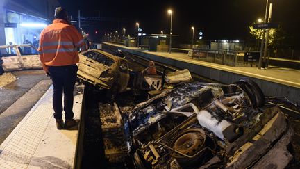 Nuit de violence à moirans (Isère), le 20 octobre 2015. (PHILIPPE DESMAZES / AFP)