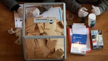 Elections municipales 2020 : conditions sanitaires drastiques pour le second tour. (Ludovic Marin / AFP)