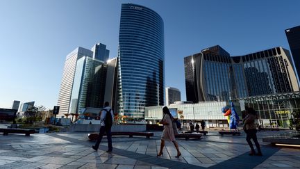 Esplanade de la D&eacute;fense, &agrave; Puteaux&nbsp;(Hauts-de-Seine), le 29 juillet 2015. (MIGUEL MEDINA / AFP)