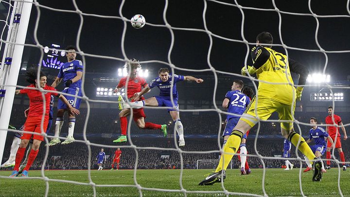 David Luiz &eacute;galise pour le PSG, &agrave; moins de cinq minutes de la fin du match contre Chelsea, mercredi 11 mars 2015, &agrave; Londres (Royaume-Uni). (IAN KINGTON / AFP)