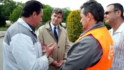 Arnaud Montebourg s'&eacute;tait rendu sur le site de General Motors &agrave; Strasbourg (Bas-Rhin), le 3 mai 2011. (DOMINIQUE GUTEKUNST / L'ALSACE / MAXPPP)