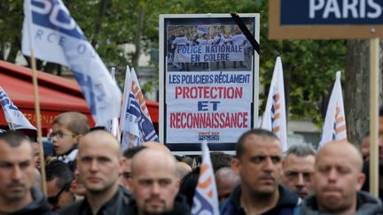 Des milliers de policiers dans la rue demandent protection et reconnaissance