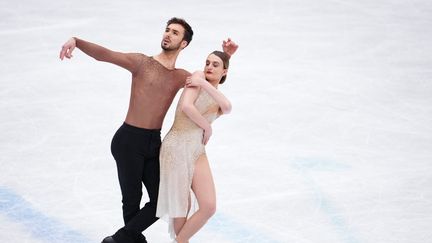 Les danseurs français Gabriella Papadakis et Guillaume Cizeron lors des Mondiaux de patinage artistique à Montpellier, le 26 mars 2022. (KAZUKI WAKASUGI / AFP)