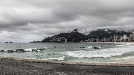 Les plages&nbsp;Ipanema et Leblon à Rio de Janeiro (Brésil), le 19 mars 2017. (LUIZ SOUZA / NURPHOTO / AFP)