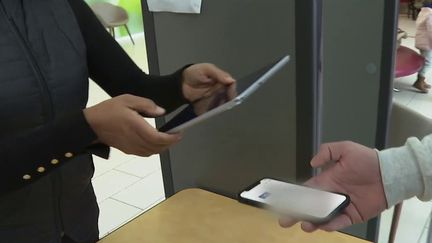 Le trafic de faux pass prend de l'ampleur, notamment sur les réseaux sociaux. (CAPTURE ECRAN FRANCE 2)