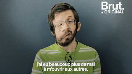 Guilhem est atteint de neurofibromatose, une maladie génétique qui lui déforme une partie du visage. Depuis 30 ans, il doit affronter le regard des autres. Aujourd'hui, il a un message à faire passer...