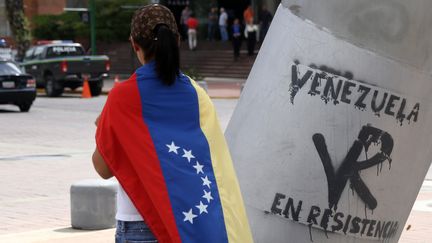 Une femme revêtue du drapeau vénézuélien dans les rues de Caracas, le 26 janvier 2019 (LOKMAN ILHAN / ANADOLU AGENCY)