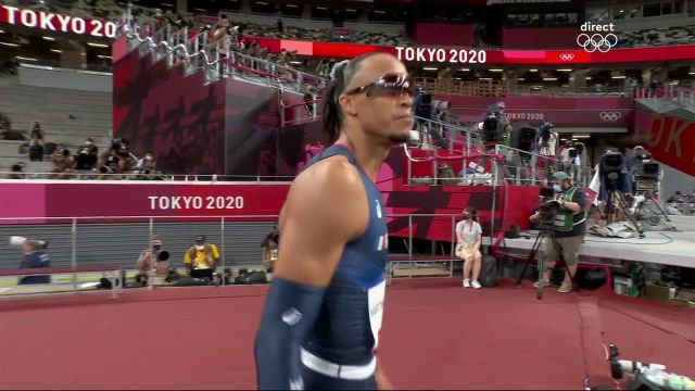 Deuxième de sa série en 13"37, meilleur chrono de sa saison, Pascal Martinot-Lagarde se qualifie pour les demi-finales du 110 m haies.