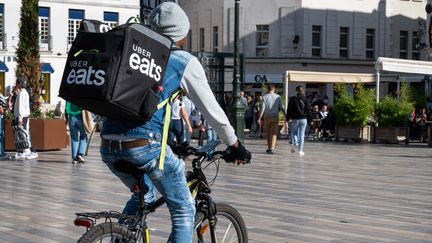 An Uber Eats delivery man in Orléans (Loiret), September 17, 2022. (RICCARDO MILANI / HANS LUCAS / AFP)