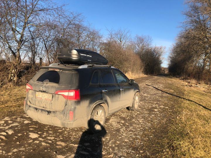 La voiture de David Culot, utilisée pour traverser l'Ukraine, fin février 2022. (DAVID CULOT)