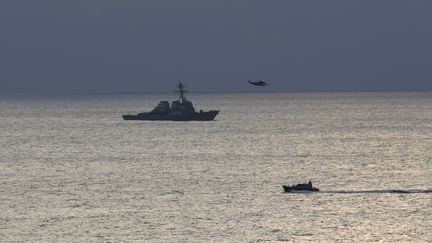 L'USS Ramage, pr&egrave;s de Beyrouth (Liban) le 26 janvier 2010, fait partie des destroyers am&eacute;ricains qui&nbsp;vont croiser en M&eacute;diterran&eacute;e. (JAMAL SAIDI / REUTERS)