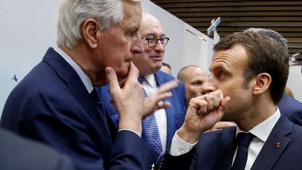 Michel Barnier et Emmanuel Macron, le 23 février 2019, à Paris. (MICHEL EULER / POOL)