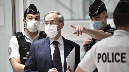 Claude Guéant le 18 octobre 2021, lors de son procès. (STEPHANE DE SAKUTIN / AFP)