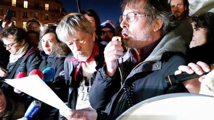 &nbsp; (Renaud et Christophe Alévêque : "même pas peur", place de la République à Paris © Radio France/Benjamin Illy)