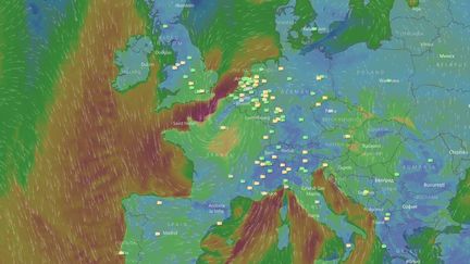 Capture d'écran du site Windy, le 11 décembre 2017, qui permet de voir l'évolution en direct de la tempête Ana, qui touche la France. (WINDY / FRANCEINFO)