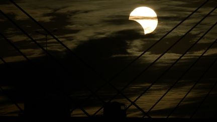 L'éclipse de soleil vue depuis Porto Alegre (Brésil), le 2 juillet 2019. (JUAN MABROMATA / AFP)