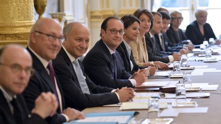 Fran&ccedil;ois Hollande lors du premier Conseil des ministres du gouvernement Valls 2, mercredi 27 ao&ucirc;t 2014, au palais de l'Elys&eacute;e, &agrave; Paris. (FRED DUFOUR / AFP)