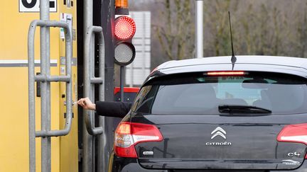 Augmentation du coût des péages en France. Les automobilistes payent de plus en plus cher pour prendre l'autoroute. Les tarifs des péages enregistrent une hausse moyenne de 4,75% le 1er février 2023, après une augmentation de 2% le 1er février 2022. (Illustration) (CATHERINE AULAZ / MAXPPP)