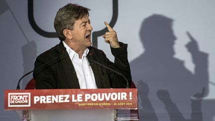 L'eurod&eacute;put&eacute; Jean-Luc M&eacute;lenchon&nbsp;appelle &agrave; manifester pour un r&eacute;f&eacute;rendum sur la question du trait&eacute; budg&eacute;taire europ&eacute;en, en cl&ocirc;ture des&nbsp;Estivales citoyennes du Front de gauche, &agrave; Saint-Martin-d&rsquo;H&egrave;res (Is&egrave;re), le 26 ao&ucirc;t 2012. (JEFF PACHOUD / AFP)