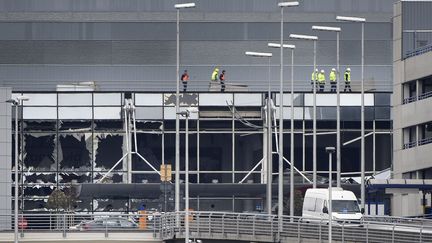 L'aéroport de&nbsp;Bruxelles-Zaventem, le 23 mars 2016 après l'explosion de deux bombes dans le hall des départs.&nbsp; (YORICK JANSENS / BELGA / AFP)