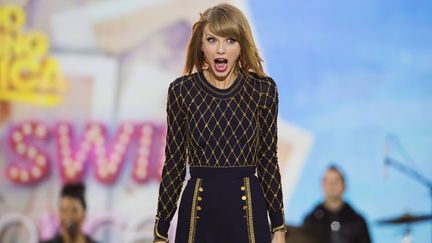 La chanteuse Taylor Swift se produit sur le plateau de l'&eacute;mission "Good Morning America", diffus&eacute;e par la cha&icirc;ne ABC, le 30 octobre 2014, &agrave; New York (Etats-Unis).&nbsp; ( LUCAS JACKSON / REUTERS )