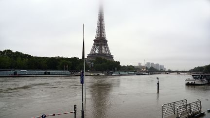 La Seine a débordé et frôle les cinq mètres, jeudi 2 juin 2016 à Paris.