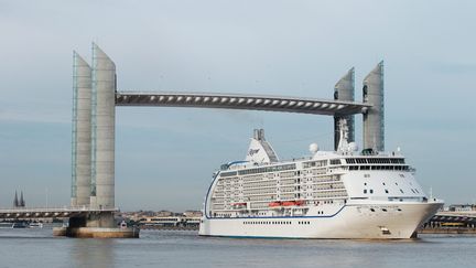 Un navire de croisière quittant Bordeaux (illustration). (BONNAUD GUILLAUME / MAXPPP)