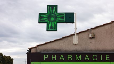 Une pharmacie à Chavagnes-en-Paillers (Vendée), le 14 septembre 2022.&nbsp; (MATHIEU THOMASSET / HANS LUCAS / AFP)