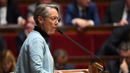 Elisabeth Borne prononce un discours avant le vote de deux motions de censure à l'Assemblée nationale française, le 20 mars 2023. (BERTRAND GUAY / AFP)