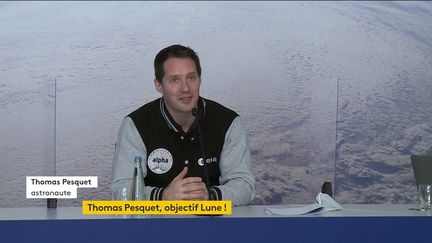 L'astronaute français Thomas Pesquet lors d'une conférence de presse, le 12 novembre 2021, trois jours après son retour sur Terre. (FRANCEINFO)