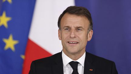 Emmanuel Macron lors du séminaire final de la Convention sur la fin de vie au Conseil économique, social et environnemental (CESE) à Paris, le 26 avril 2024. (LUDOVIC MARIN / POOL / MAXPPP)