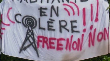 L'appel d'offres pour désigner quel opérateur déploiera la 5G sur notre territoire est désormais clos. Mais déjà, sur le terrain, des oppositions se font sentir, comme en Moselle. (France 2)