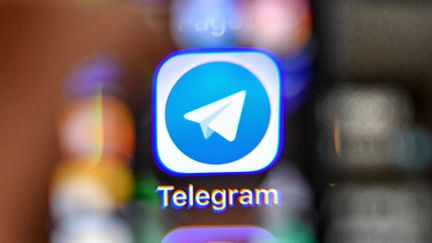 Le logo "Telegram" sur un écran de smartphone. (YURI KADOBNOV / AFP)