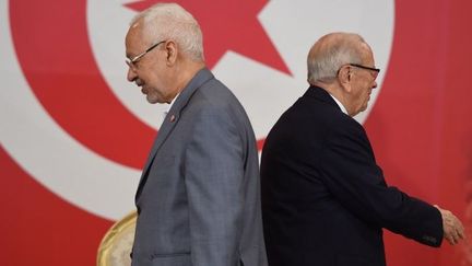 Le président tunisien, Béji Caïd Essebsi, et le dirigeant d'Ennahda, Rached Ghanoucchi, au siège de la présidence à Carthage, près de Tunis, le 13 juillet 2016. (FETHI BELAID / AFP)