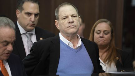 L'ex-producteur américain Harvey Weinstein et son avocat Benjamin Brafman devant la cour criminelle de Manhattan, à New York, le 25 mai 2018. (GETTY IMAGES NORTH AMERICA / AFP)