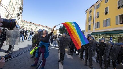 Geneviève Legay, lors de la manifestation des "gilets jaunes" à Nice le 23 mars 2019, avant la charge lors de laquelle elle a été blessée. (ROLAND MACRI / MAXPPP)