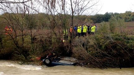 &nbsp; (La voiture emportée cette nuit par la Droude. Cinq personnes ont péri dans le Gard et en Lozère à cause des intempéries.)