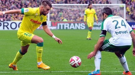 Lucas Deaux se heurte à Loïc Perrin (GEORGES GOBET / AFP)