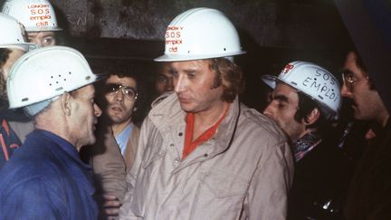 Johnny Hallyday visite les installations d'Usinor, le 7 mars 1979 à Longwy (Meurthe-et-Moselle). (AFP)