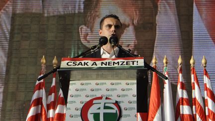 Le pr&eacute;sident du Jobbik, Gabor&nbsp;Vona, le 23 octobre 2013 &agrave; Budapest (Hongrie). (AHMET BARISCIL / ANADOLU AGENCY / AFP)