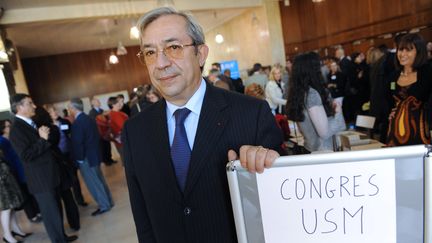 L'ancien haut magistrat Gilbert Azibert pose, le 10 octobre 2008 &agrave; Clermont-Ferrand (Puy-de-D&ocirc;me), lors du congr&egrave;s annuel de l'Union syndicale des magistrats. (THIERRY ZOCCOLAN / AFP)