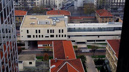 L'h&ocirc;pital Bichat, &agrave; Paris, pr&egrave;s duquel un&nbsp;corps humain mutil&eacute; a &eacute;t&eacute; trouv&eacute; le 24 septembre 2013, dans une gaine &eacute;lectrique. ( MAXPPP)