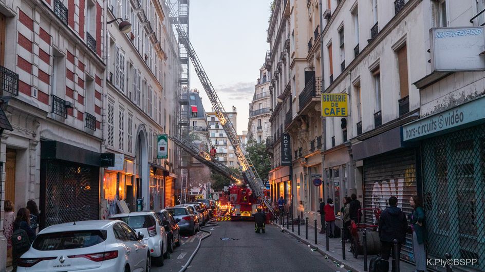 La Femme Qui S Est D Fenestr E Je Pr F Re Ne Pas En Parler Paris