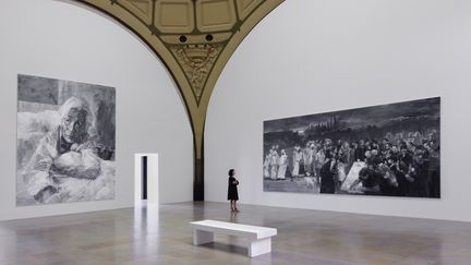 Un enterrement à Shanghai, Musée d’Orsay, Paris, 2019. (Photographie : Clérin-Morin © Yan Pei-Ming, ADAGP,)