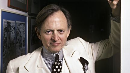 L'écrivain et journaliste Tom Wolfe dans sa résidence new yorkaise, le 17 janvier 1988. (ULF ANDERSEN / AURIMAGES / ULF ANDERSEN)