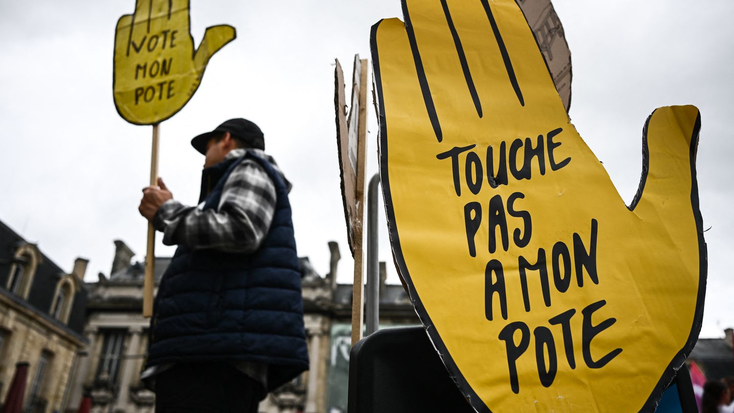 Sos Racisme Porte Plainte Pour 